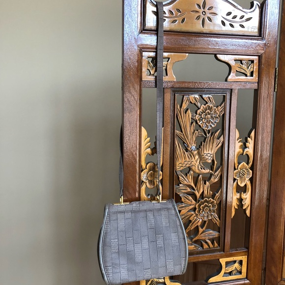 Stuart Weiztman Textured Crossbody Bag - Picture 7 of 7